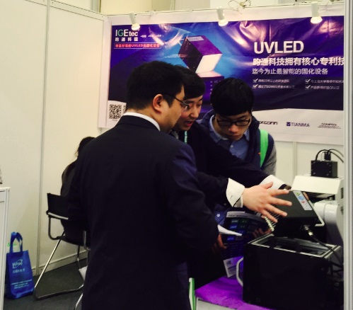 現(xiàn)場(chǎng)洽談客戶