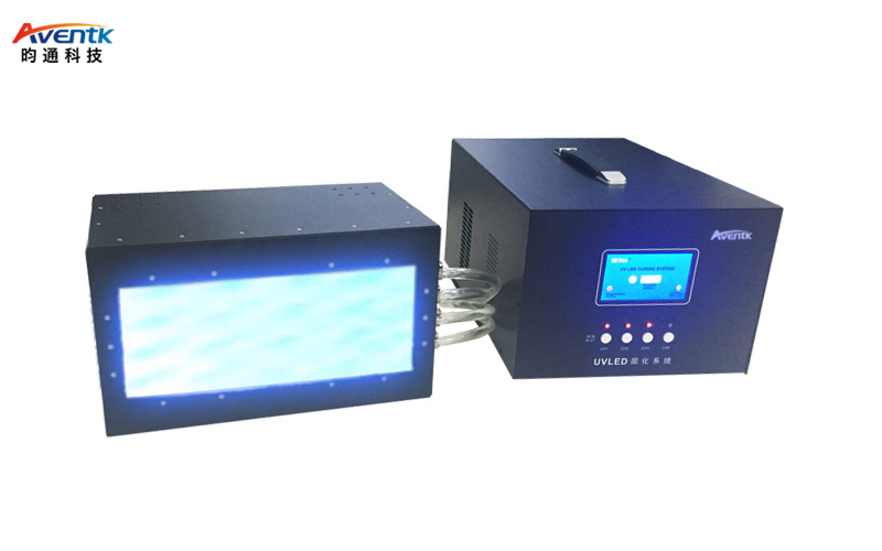 290mm*110mm水冷式面光源固化機(jī) 290mm*110mm水冷式面光源固化機(jī)